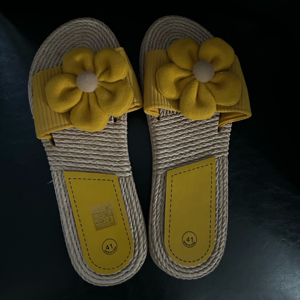 Fashion Nova Sunflower sandals, size 9, new - Picture 5 of 9